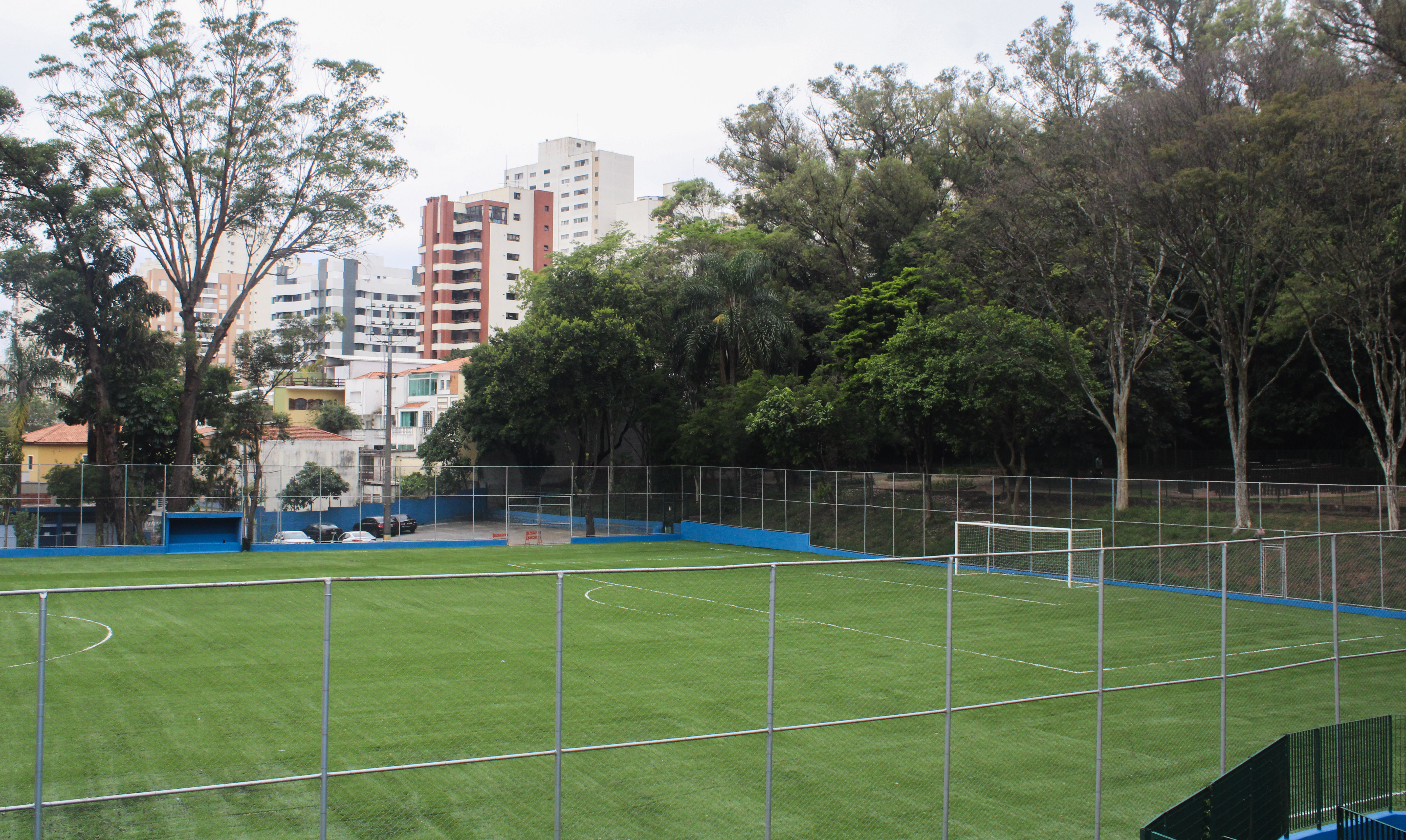 Na imagem, campo de futebol do Centro Esportivo Aclimação.