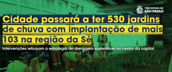 A imagem horizontal possui um filtro esverdeado e mostra um grupo de cerca de dez trabalhadores da Prefeitura de São Paulo em um canteiro central sob um viaduto. Eles vestem uniformes laranjas e capacetes de segurança azul ou branco, e aparecem agachados ou em pé, trabalhando no plantio de vegetação em uma área de terra. Ao fundo, nota-se a estrutura de concreto do viaduto e a fachada de um prédio. No canto superior direito, está o logotipo da Prefeitura de São Paulo. Centralizado e sobreposto à imagem, há um título em letras amarelas com fundo azul escuro que diz: 